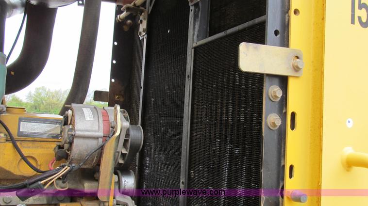 image for item E3937 1999 John Deere 624H loader