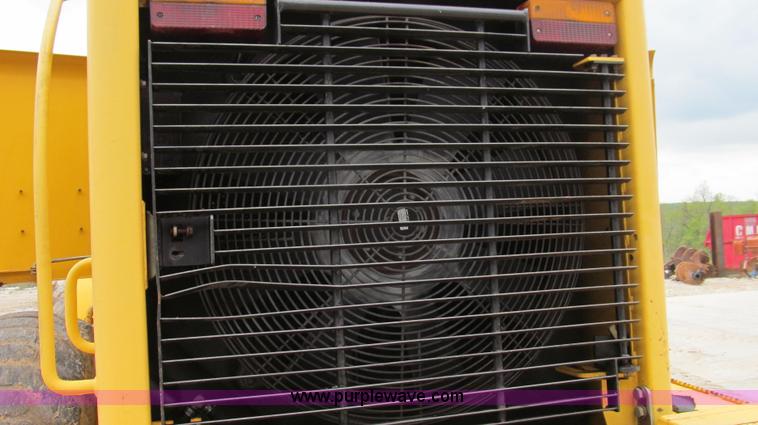 image for item E3937 1999 John Deere 624H loader