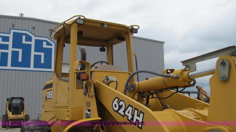 image for item E3937 1999 John Deere 624H loader