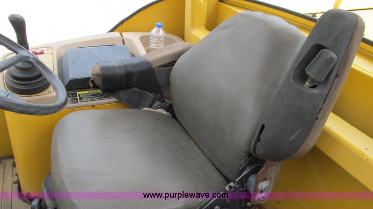 image for item E3937 1999 John Deere 624H loader