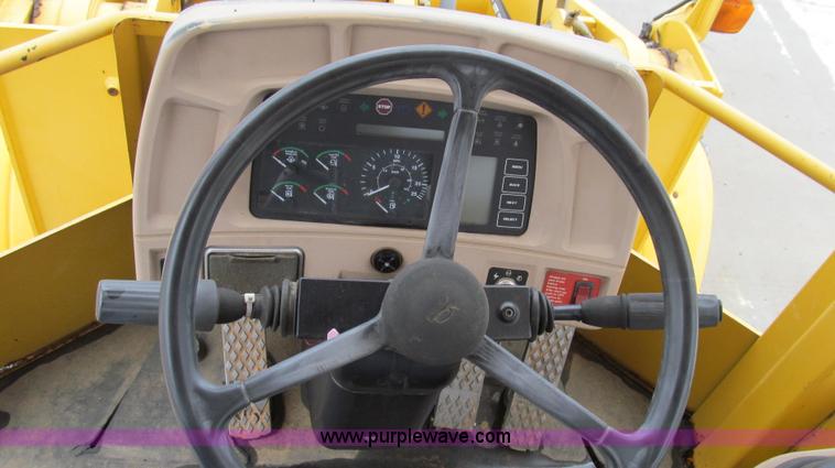 image for item E3937 1999 John Deere 624H loader