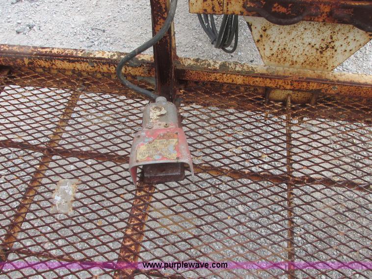 image for item E7335 2001 Snorkel TB80RD24X4 boom lift