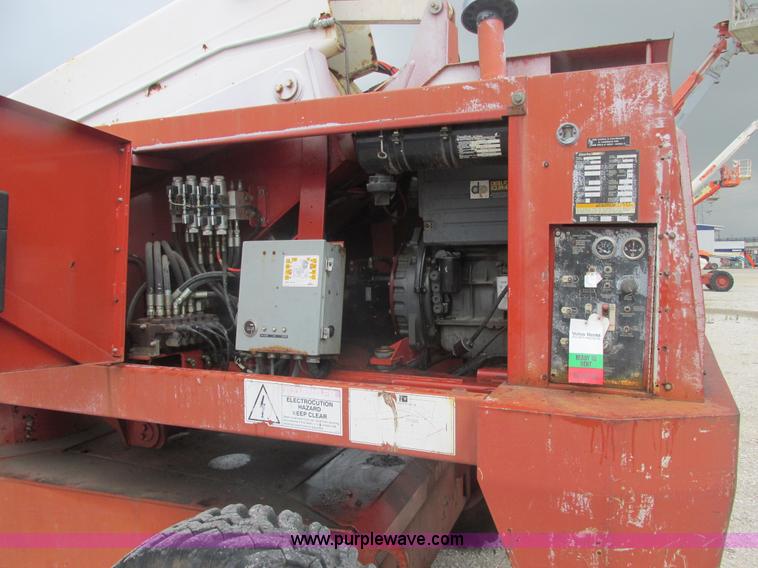 image for item E7335 2001 Snorkel TB80RD24X4 boom lift