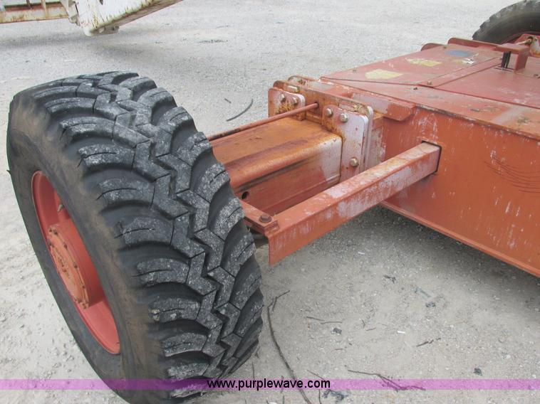 image for item E7335 2001 Snorkel TB80RD24X4 boom lift