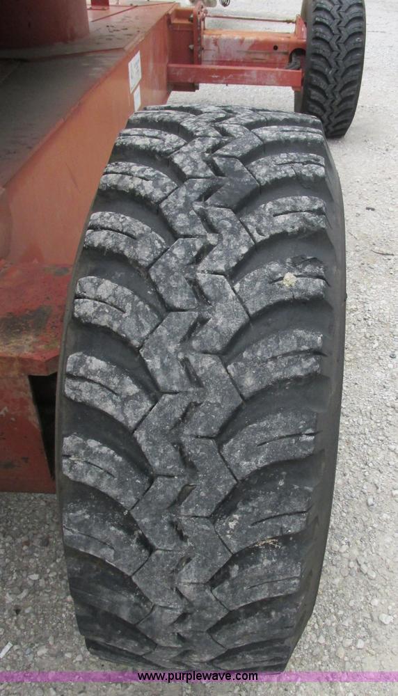 image for item E7335 2001 Snorkel TB80RD24X4 boom lift