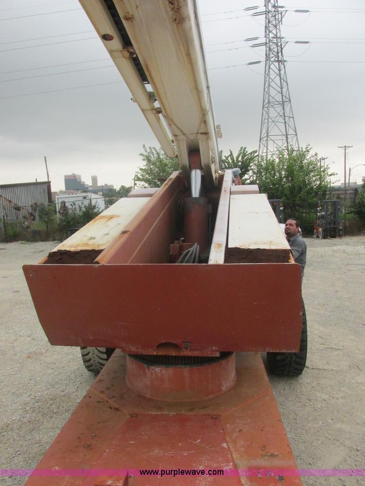 image for item E7335 2001 Snorkel TB80RD24X4 boom lift