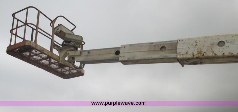 image for item E7335 2001 Snorkel TB80RD24X4 boom lift