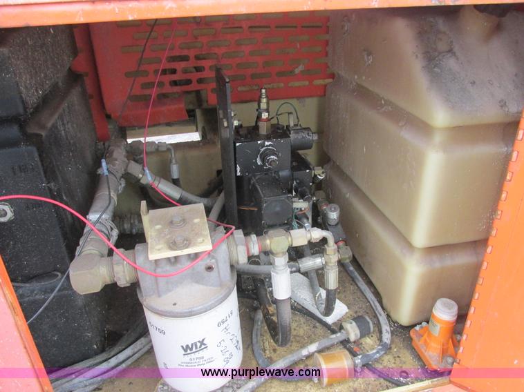 image for item E7336 2002 JLG 33RTS scissor lift