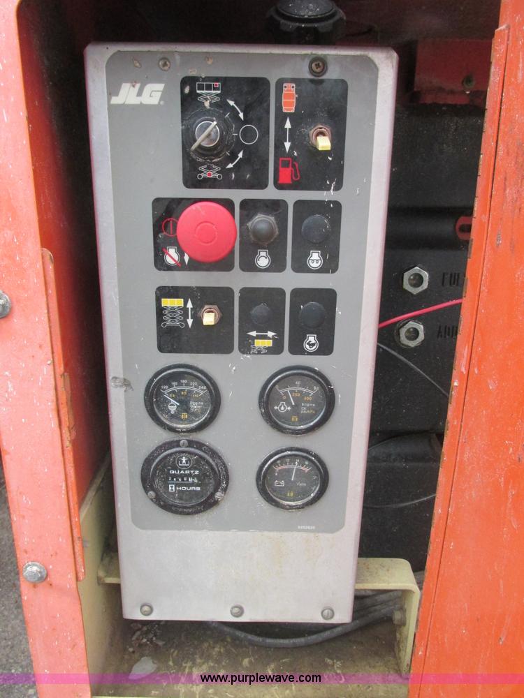 image for item E7336 2002 JLG 33RTS scissor lift