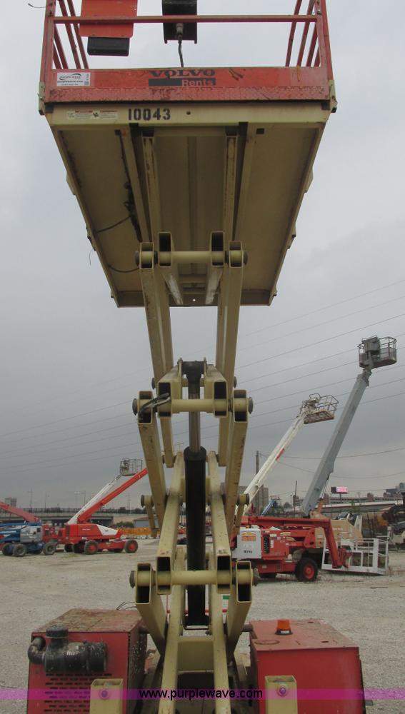 image for item E7336 2002 JLG 33RTS scissor lift