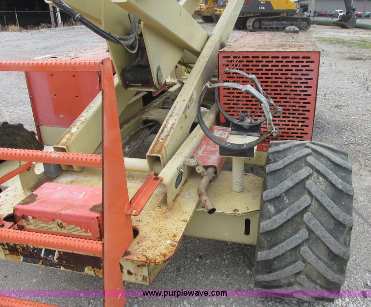 image for item E7336 2002 JLG 33RTS scissor lift