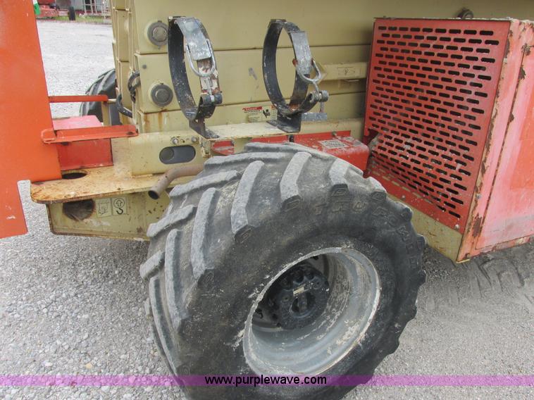 image for item E7336 2002 JLG 33RTS scissor lift