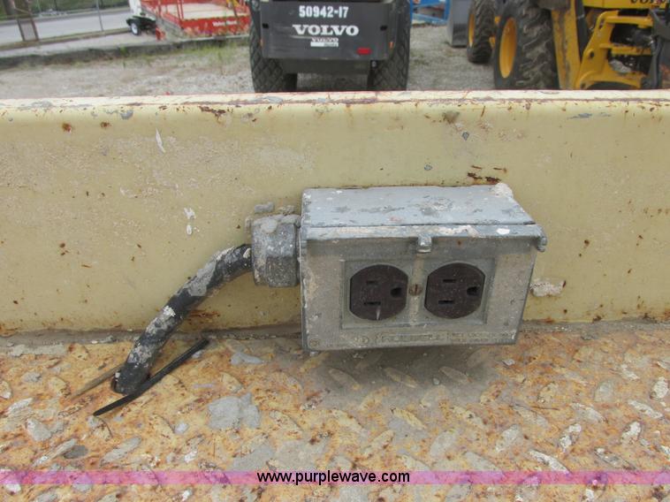 image for item E7336 2002 JLG 33RTS scissor lift