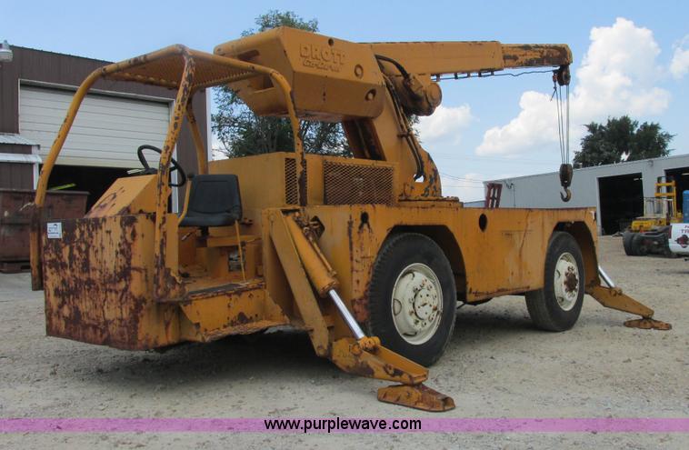 image for item E7342 Drott 160RF2 Go Devil carry deck crane