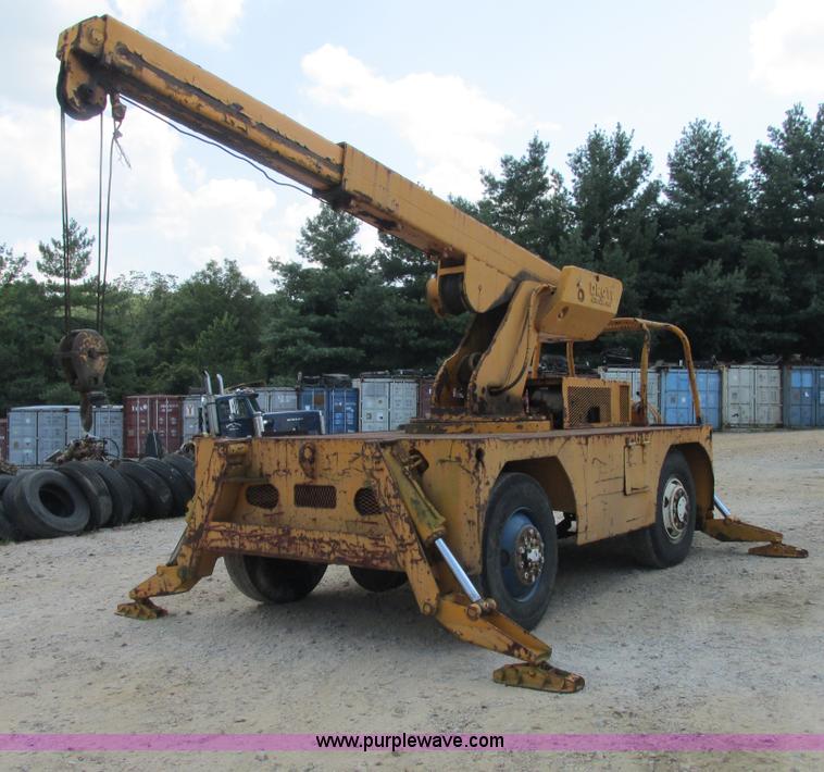 image for item E7342 Drott 160RF2 Go Devil carry deck crane