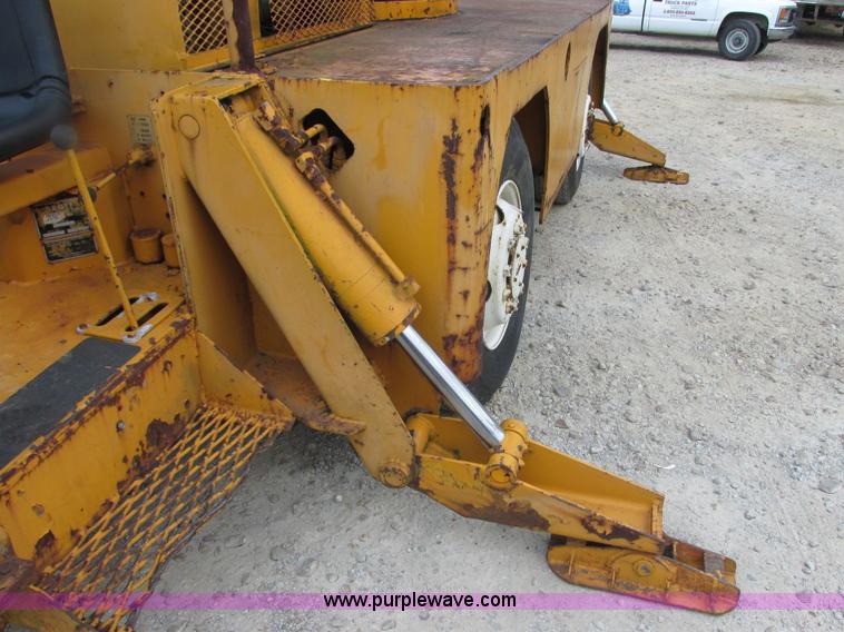 image for item E7342 Drott 160RF2 Go Devil carry deck crane