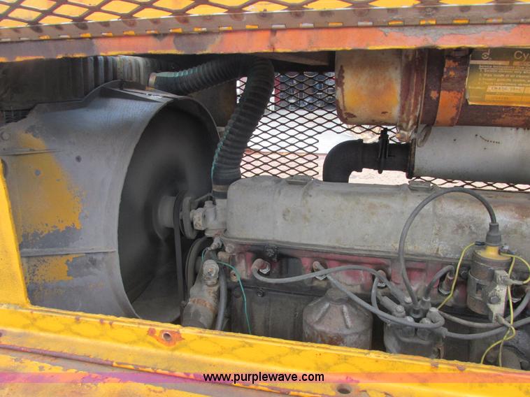 image for item E7342 Drott 160RF2 Go Devil carry deck crane