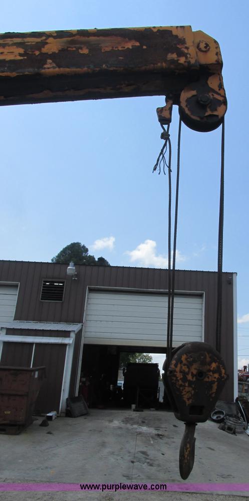 image for item E7342 Drott 160RF2 Go Devil carry deck crane