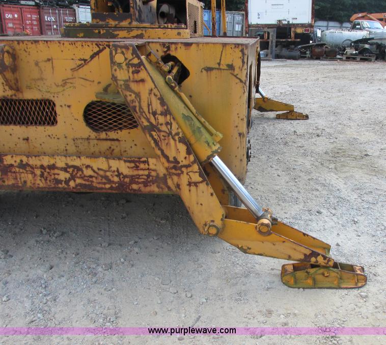 image for item E7342 Drott 160RF2 Go Devil carry deck crane