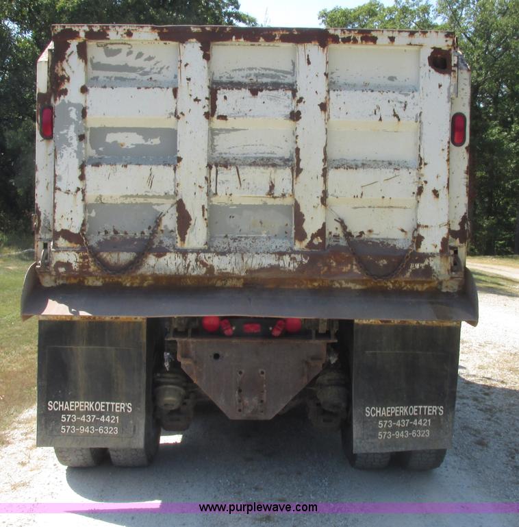 image for item E7343 1983 Mack RD686S dump truck