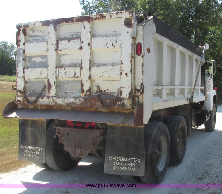 image for item E7343 1983 Mack RD686S dump truck