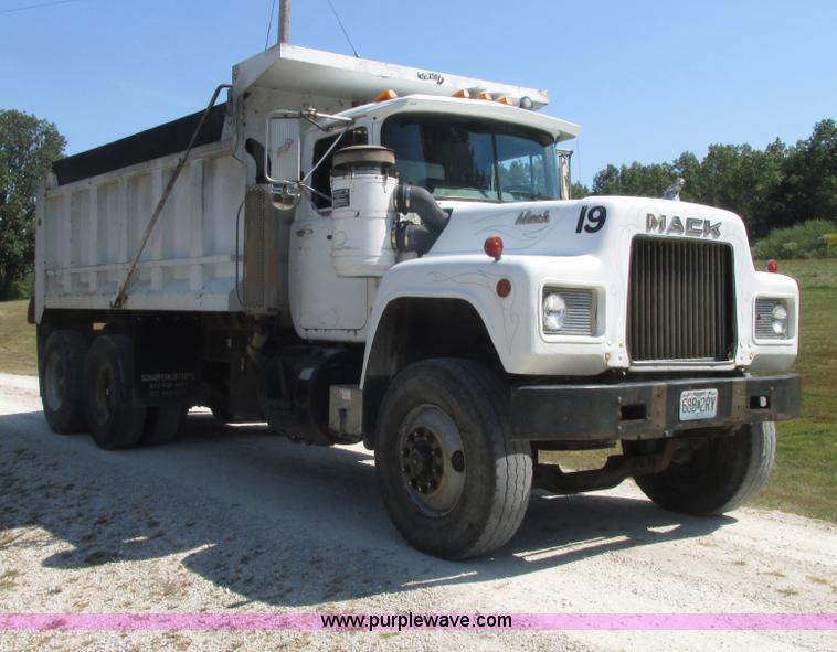image for item E7343 1983 Mack RD686S dump truck