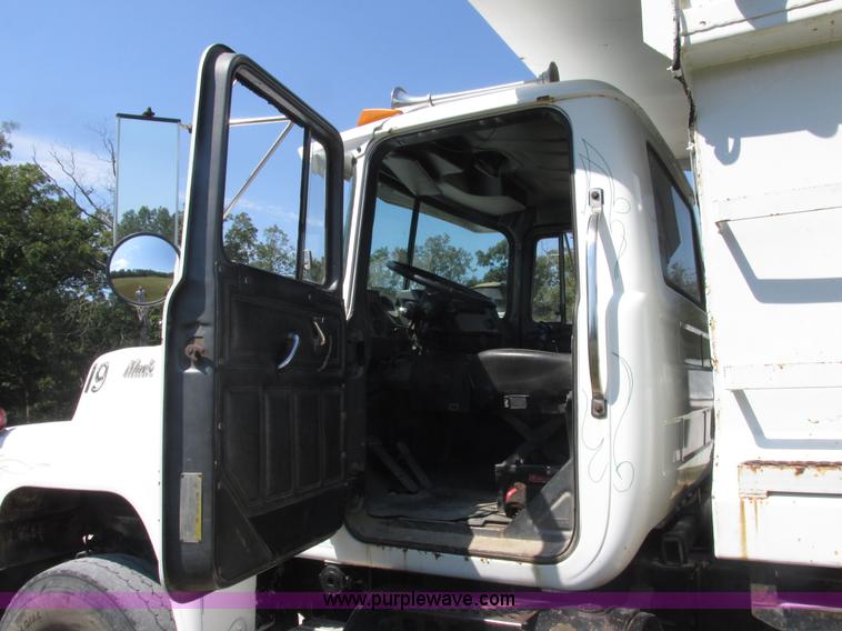 image for item E7343 1983 Mack RD686S dump truck