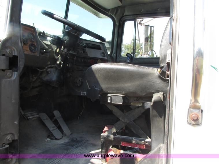 image for item E7343 1983 Mack RD686S dump truck