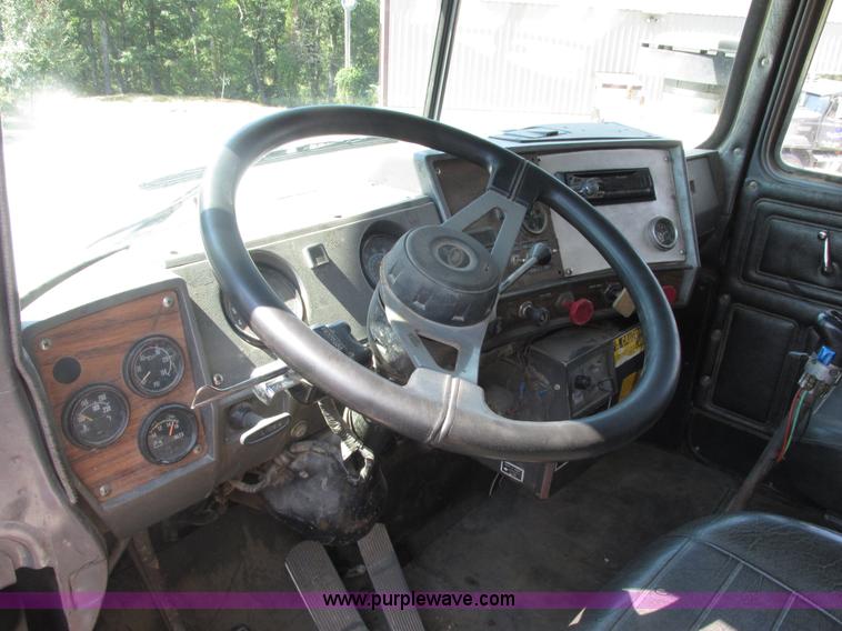 image for item E7343 1983 Mack RD686S dump truck