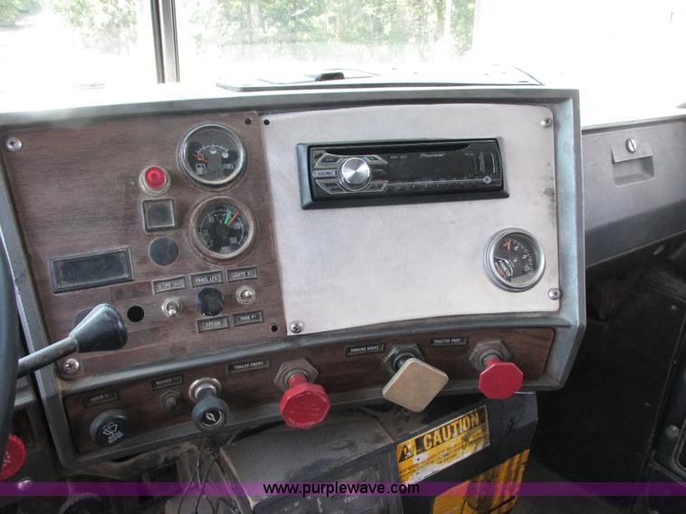 image for item E7343 1983 Mack RD686S dump truck