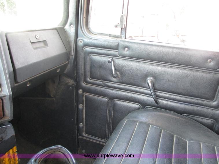 image for item E7343 1983 Mack RD686S dump truck