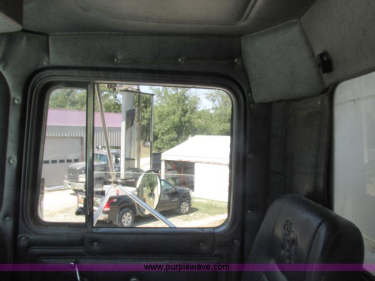 image for item E7343 1983 Mack RD686S dump truck