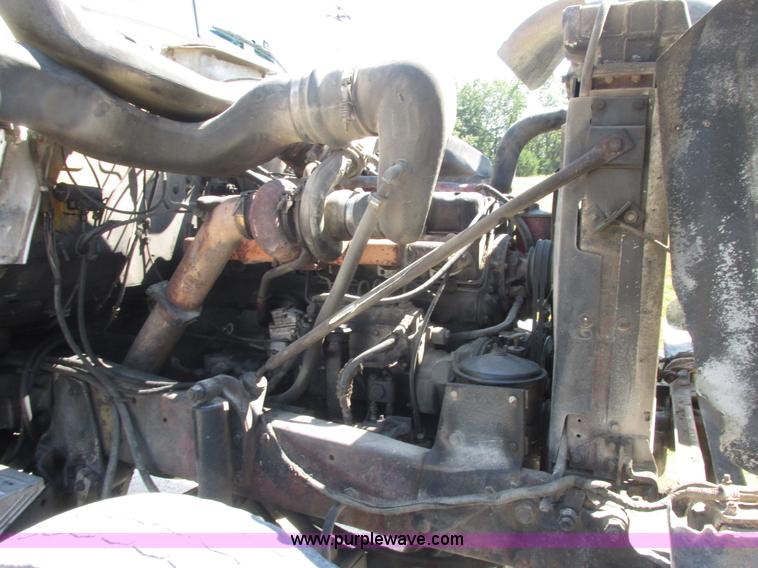 image for item E7343 1983 Mack RD686S dump truck