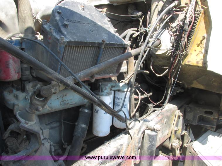 image for item E7343 1983 Mack RD686S dump truck