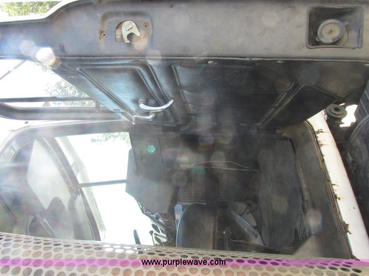 image for item E7343 1983 Mack RD686S dump truck