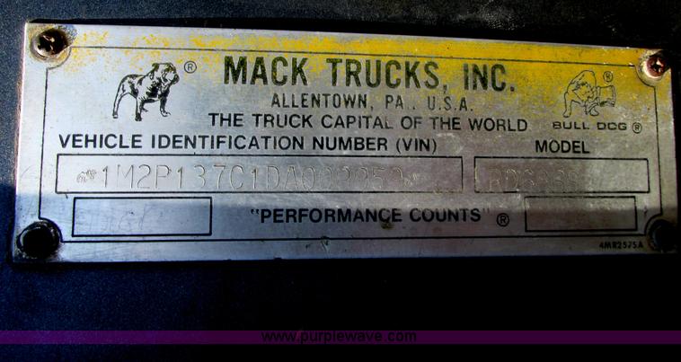image for item E7343 1983 Mack RD686S dump truck