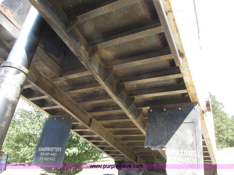 image for item E7343 1983 Mack RD686S dump truck