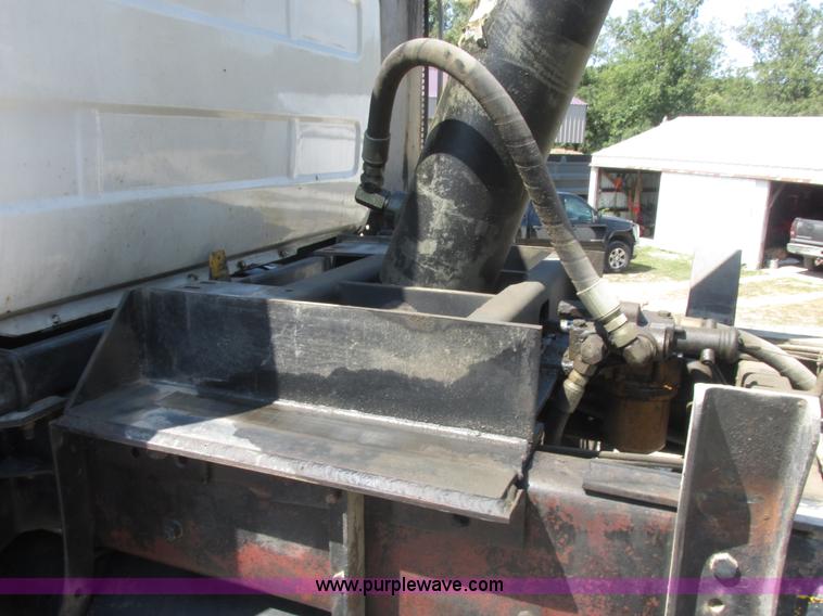 image for item E7343 1983 Mack RD686S dump truck