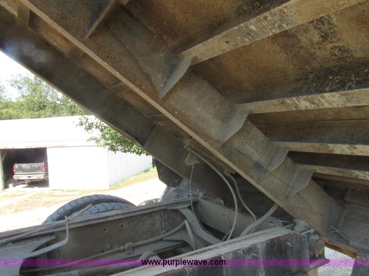 image for item E7343 1983 Mack RD686S dump truck