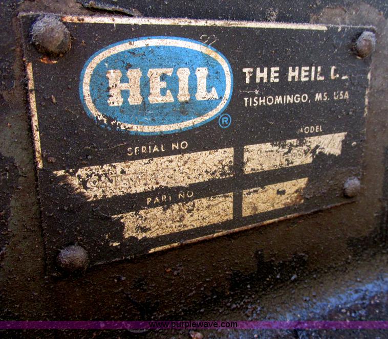 image for item E7343 1983 Mack RD686S dump truck