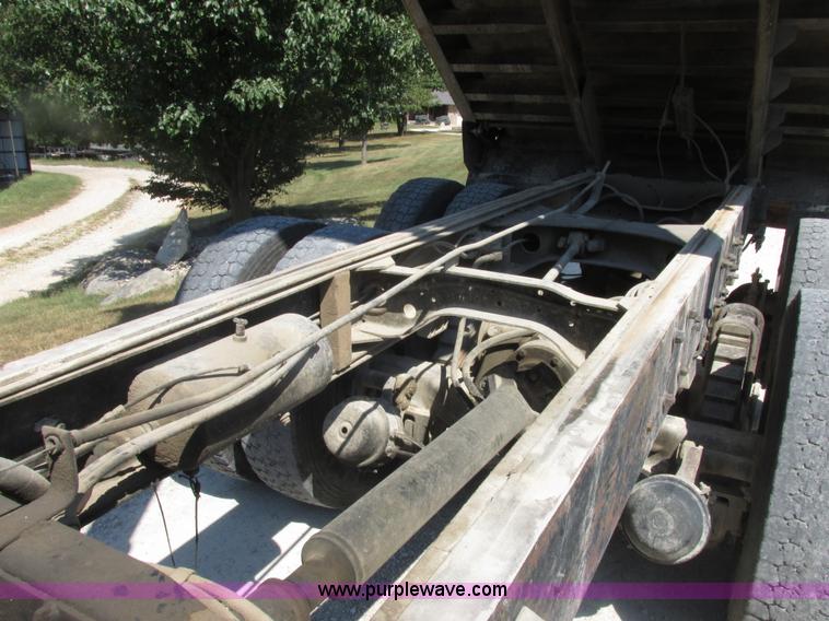 image for item E7343 1983 Mack RD686S dump truck