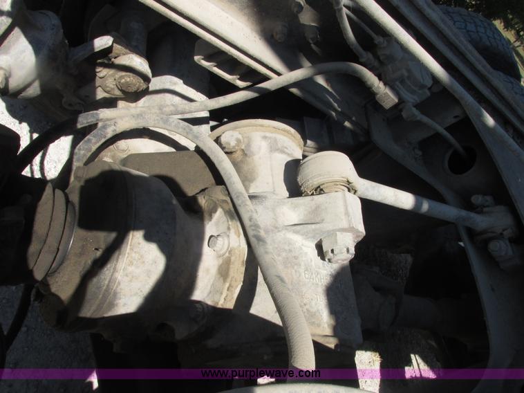 image for item E7343 1983 Mack RD686S dump truck