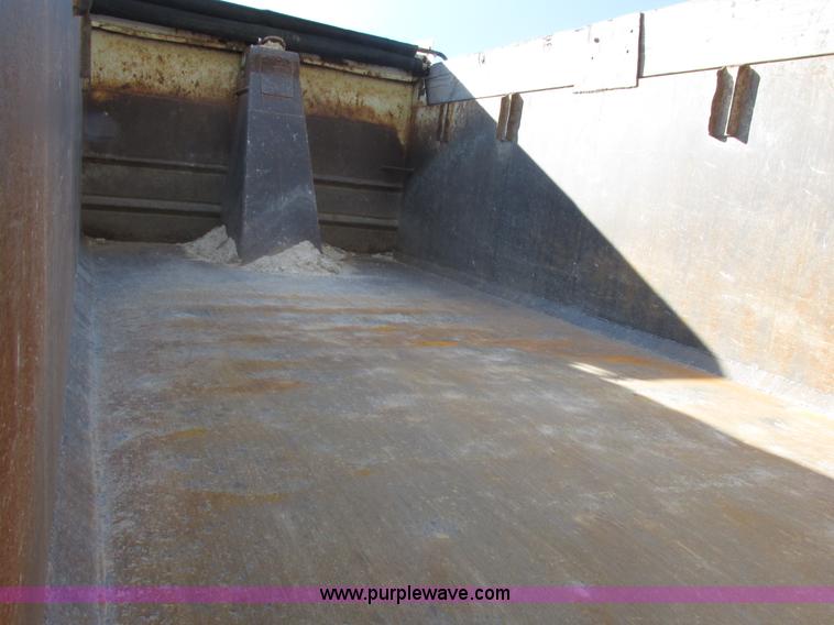 image for item E7343 1983 Mack RD686S dump truck