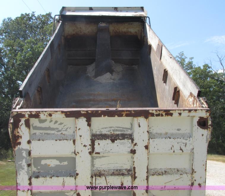 image for item E7343 1983 Mack RD686S dump truck