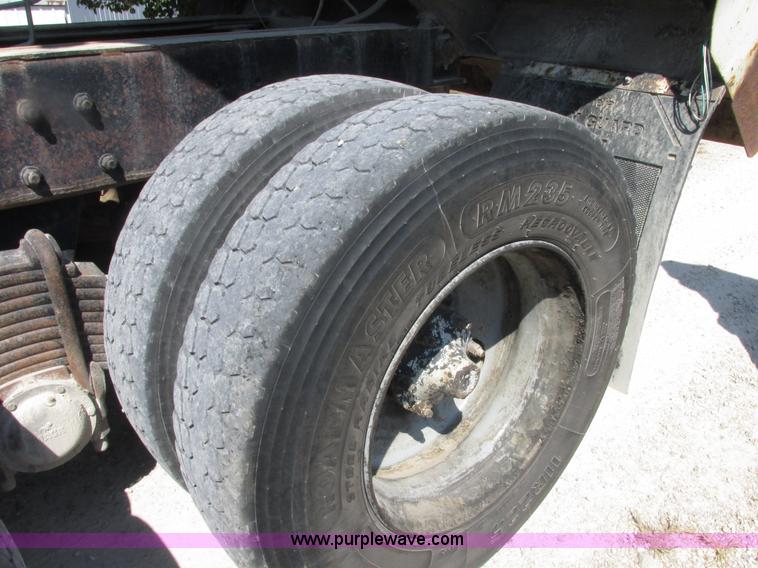 image for item E7343 1983 Mack RD686S dump truck