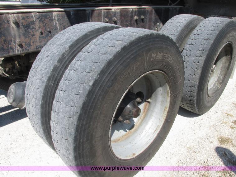 image for item E7343 1983 Mack RD686S dump truck