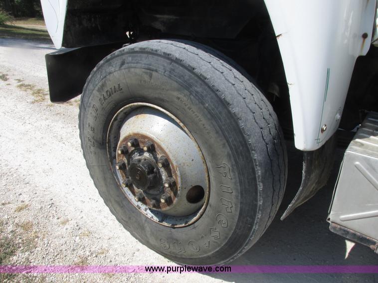 image for item E7343 1983 Mack RD686S dump truck