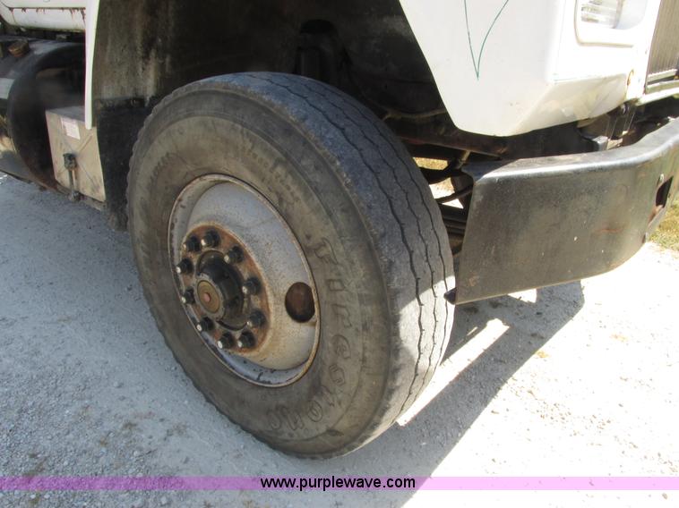 image for item E7343 1983 Mack RD686S dump truck