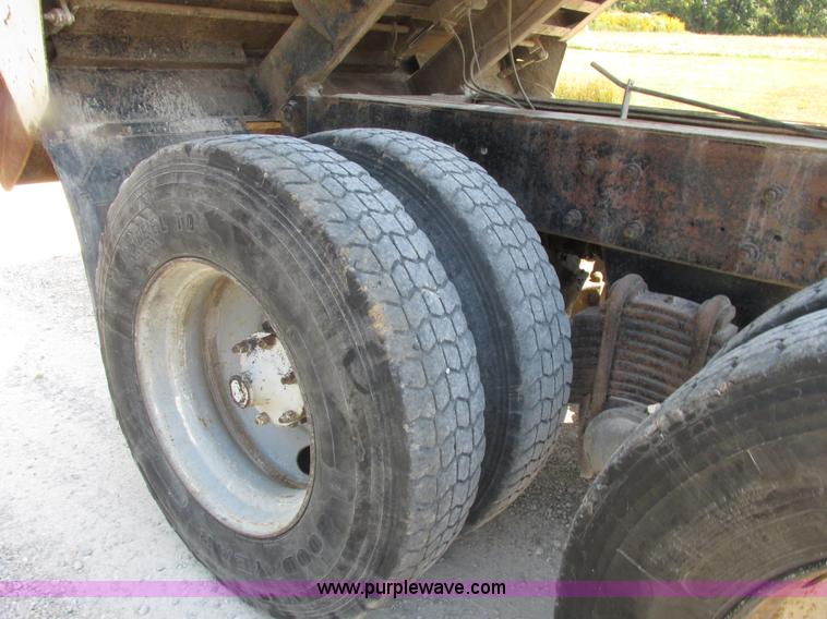 image for item E7343 1983 Mack RD686S dump truck