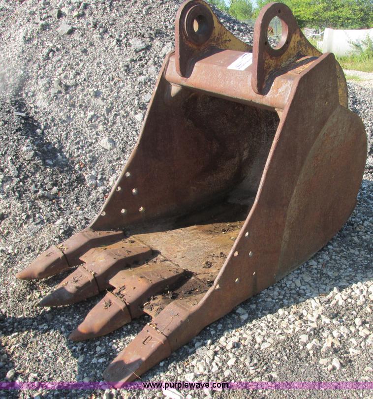 image for item E7362 John Deere 230 bucket
